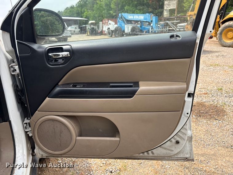 image for item EV2947 2012 Jeep Compass SUV