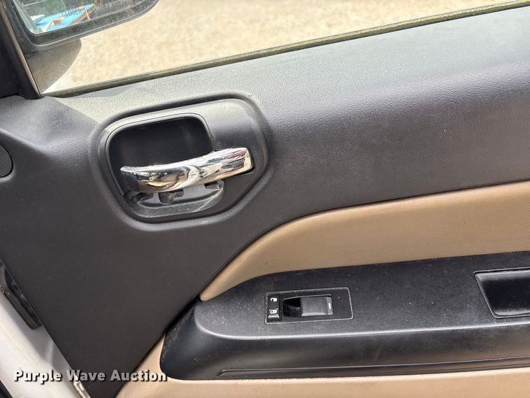image for item EV2947 2012 Jeep Compass SUV
