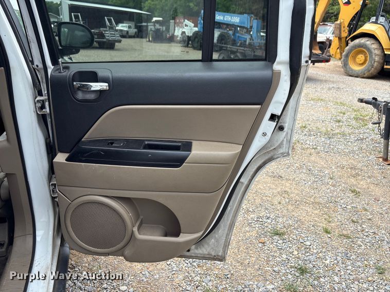 image for item EV2947 2012 Jeep Compass SUV