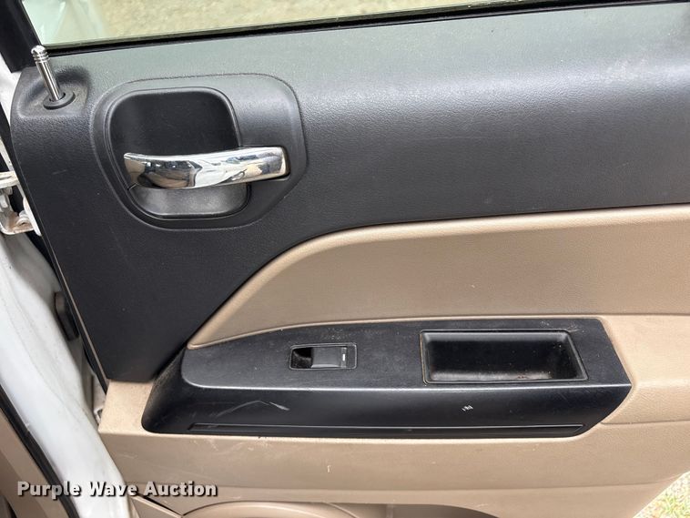 image for item EV2947 2012 Jeep Compass SUV