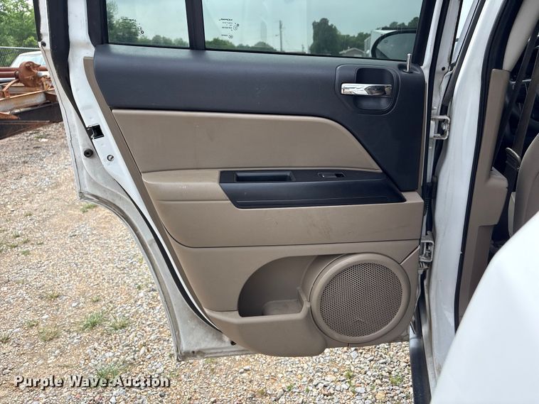 image for item EV2947 2012 Jeep Compass SUV