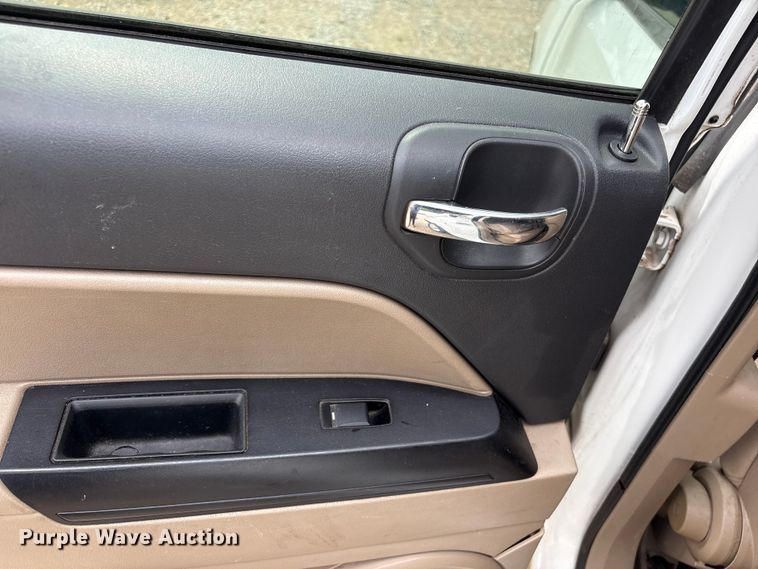image for item EV2947 2012 Jeep Compass SUV