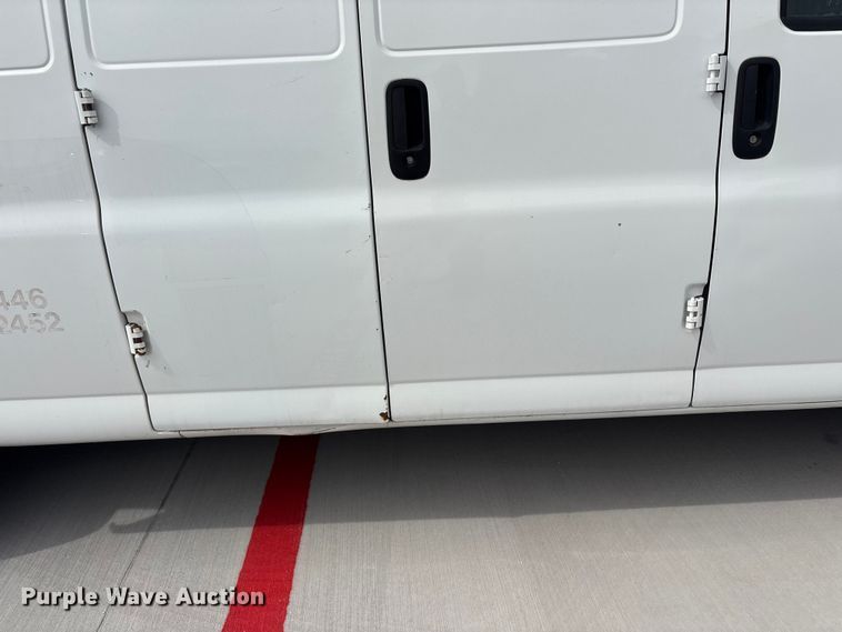 image for item EV2967 2014 GMC Savana van