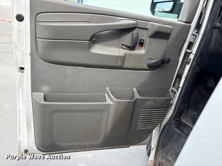 image for item EV2967 2014 GMC Savana van