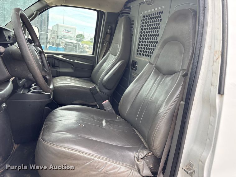 image for item EV2967 2014 GMC Savana van