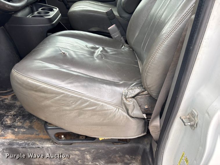 image for item EV2967 2014 GMC Savana van
