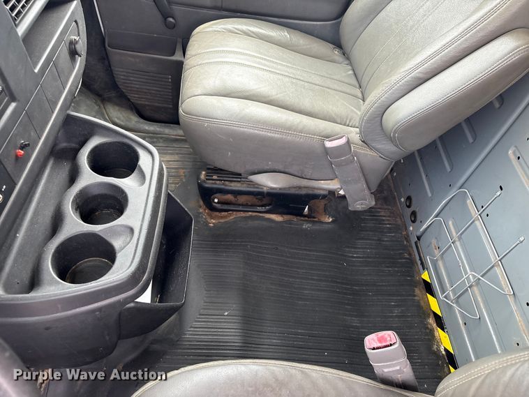 image for item EV2967 2014 GMC Savana van