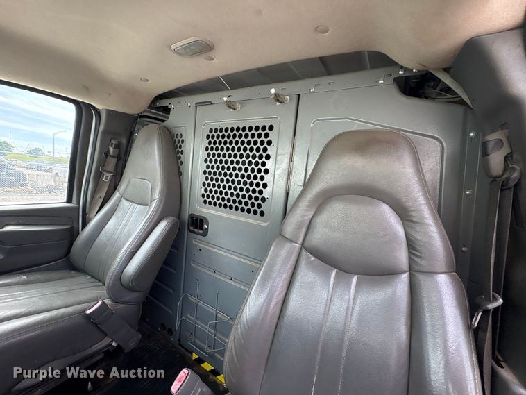 image for item EV2967 2014 GMC Savana van