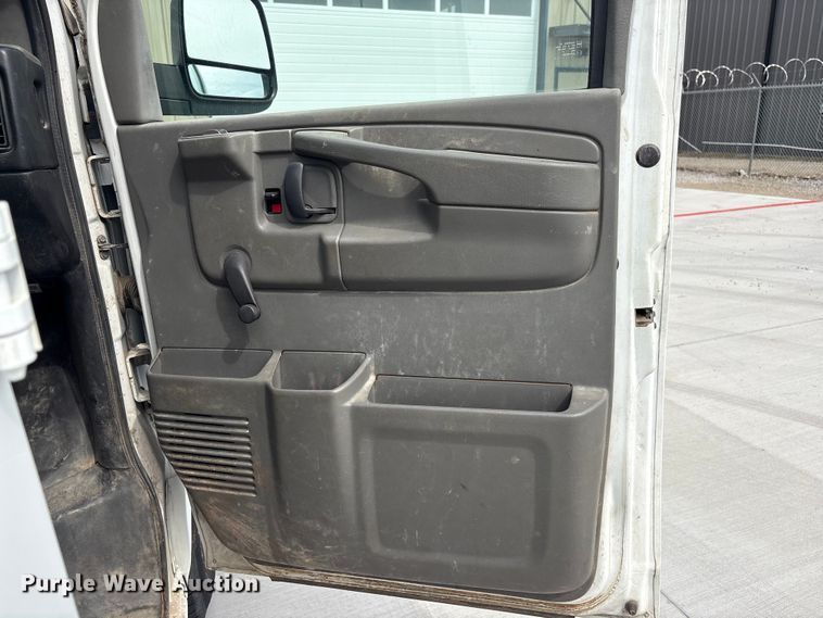 image for item EV2967 2014 GMC Savana van