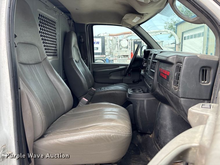 image for item EV2967 2014 GMC Savana van