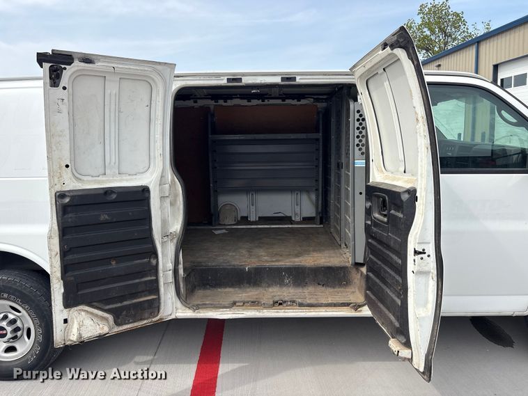 image for item EV2967 2014 GMC Savana van