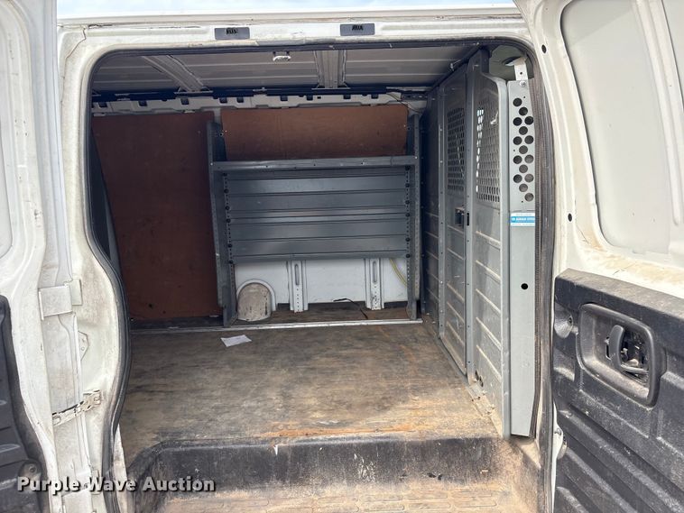 image for item EV2967 2014 GMC Savana van
