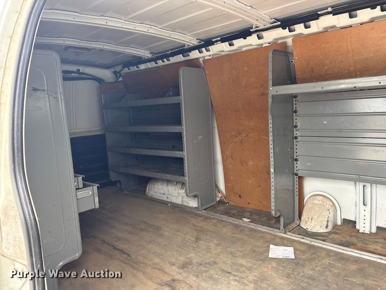 image for item EV2967 2014 GMC Savana van