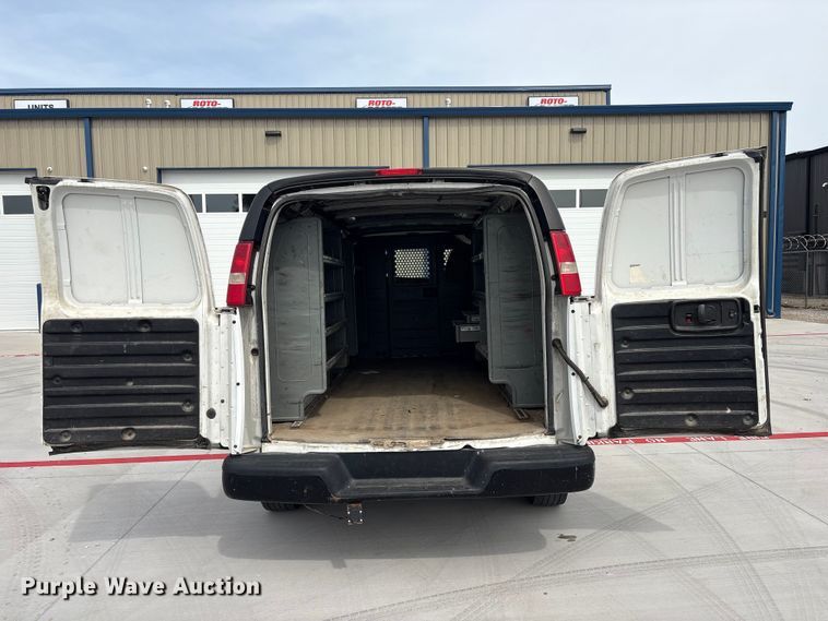 image for item EV2967 2014 GMC Savana van