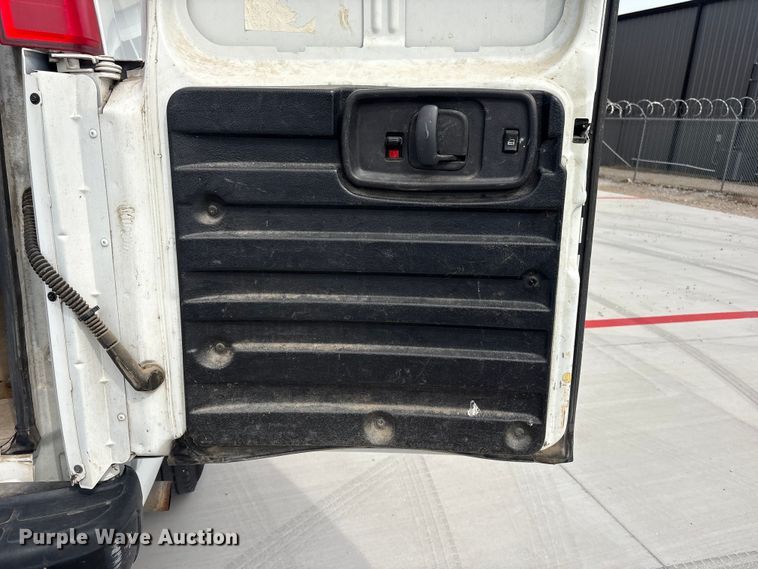 image for item EV2967 2014 GMC Savana van