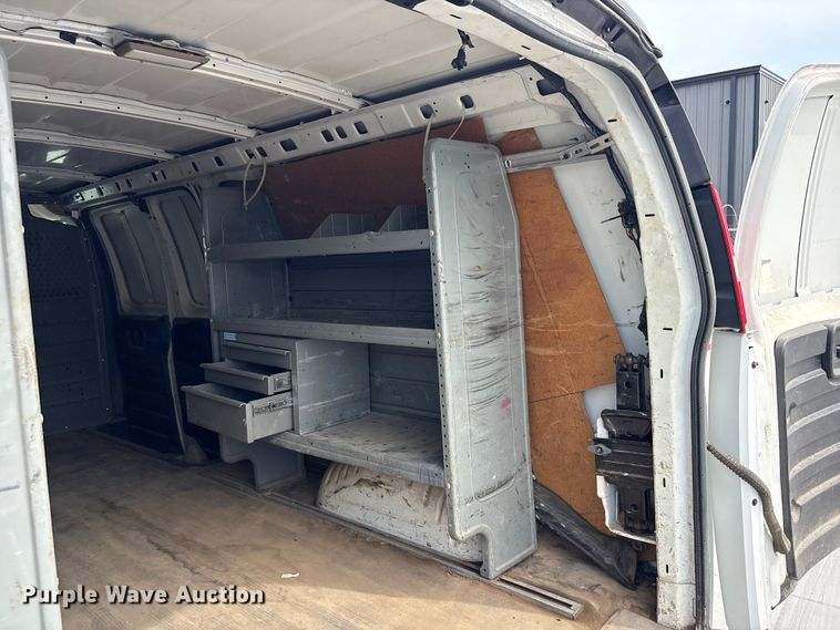 image for item EV2967 2014 GMC Savana van