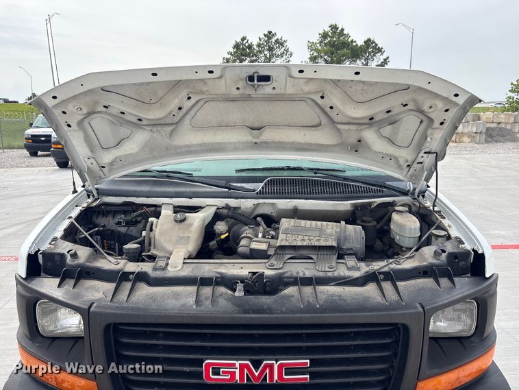 image for item EV2967 2014 GMC Savana van