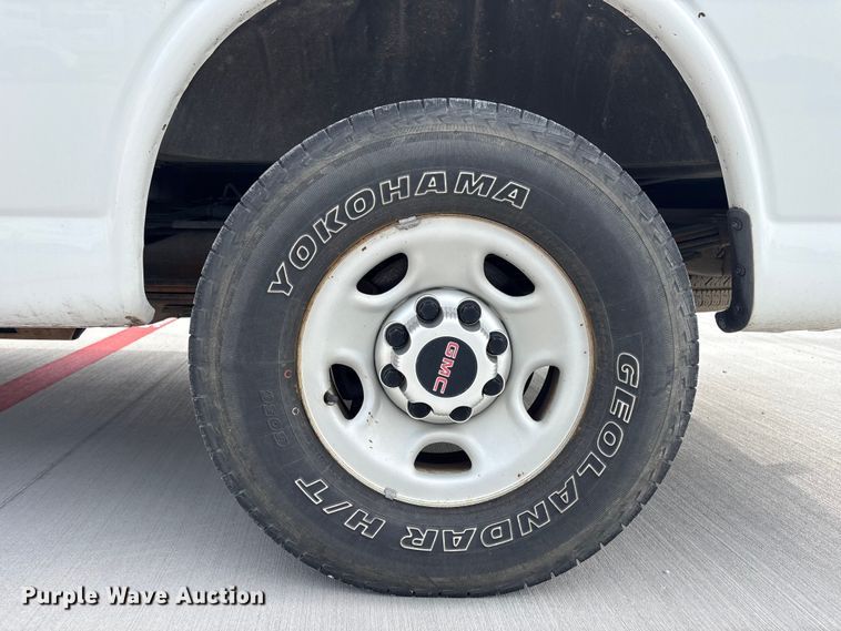 image for item EV2967 2014 GMC Savana van
