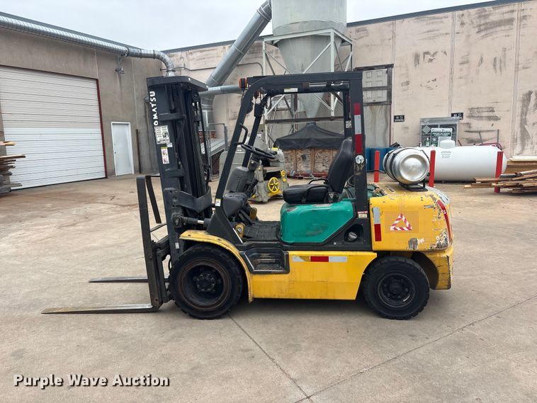 image for item EV2969 Komatsu FG30HT-14 forklift