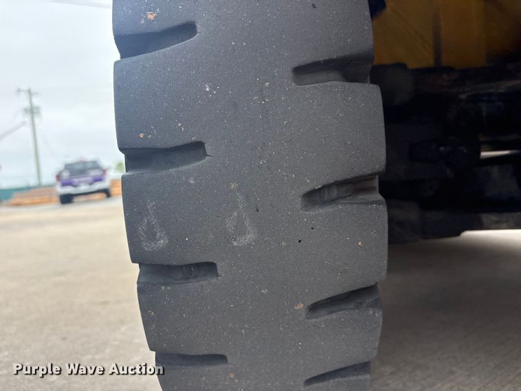 image for item EV2969 Komatsu FG30HT-14 forklift