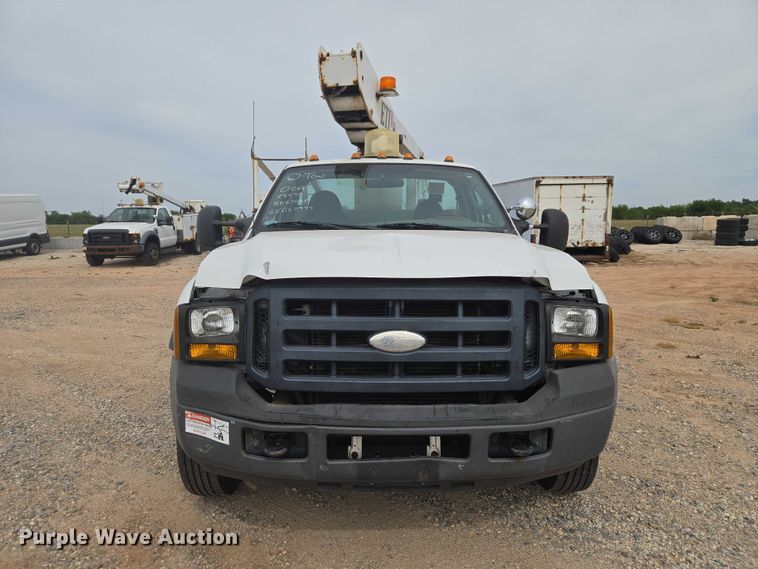 image for item EW0000 2006 Ford F450 Super Duty bucket truck