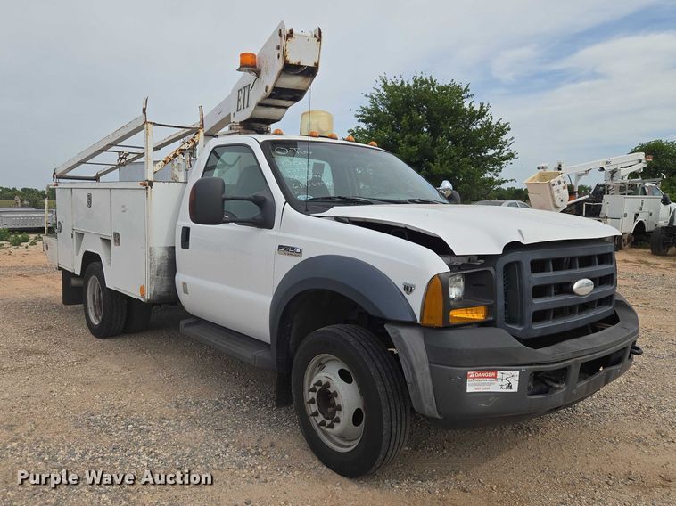 image for item EW0000 2006 Ford F450 Super Duty bucket truck