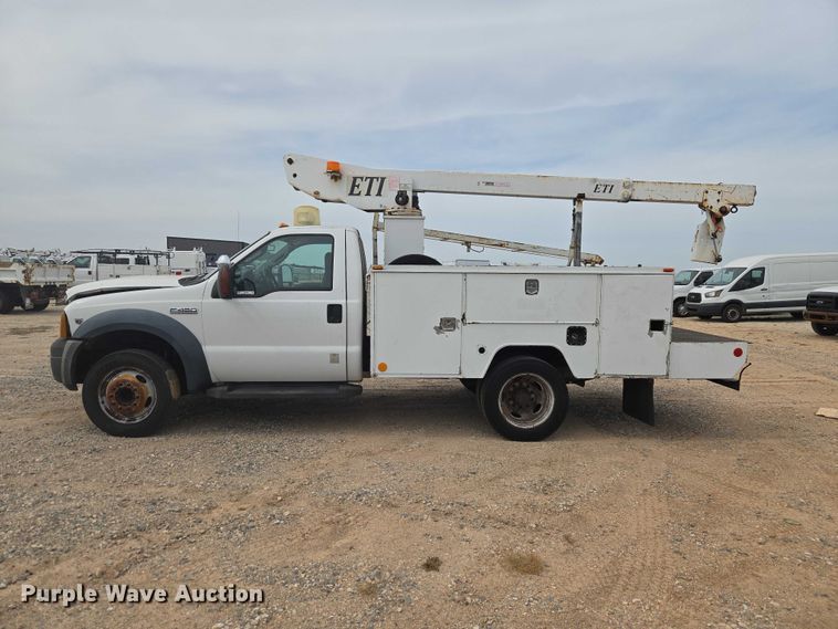 image for item EW0000 2006 Ford F450 Super Duty bucket truck