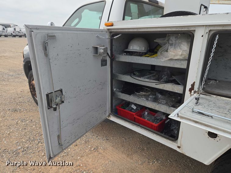 image for item EW0000 2006 Ford F450 Super Duty bucket truck