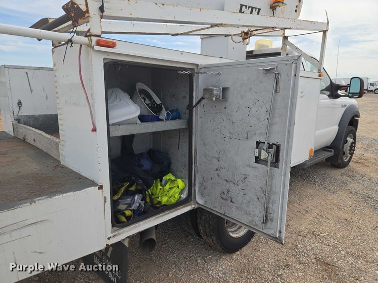 image for item EW0000 2006 Ford F450 Super Duty bucket truck