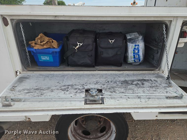 image for item EW0000 2006 Ford F450 Super Duty bucket truck