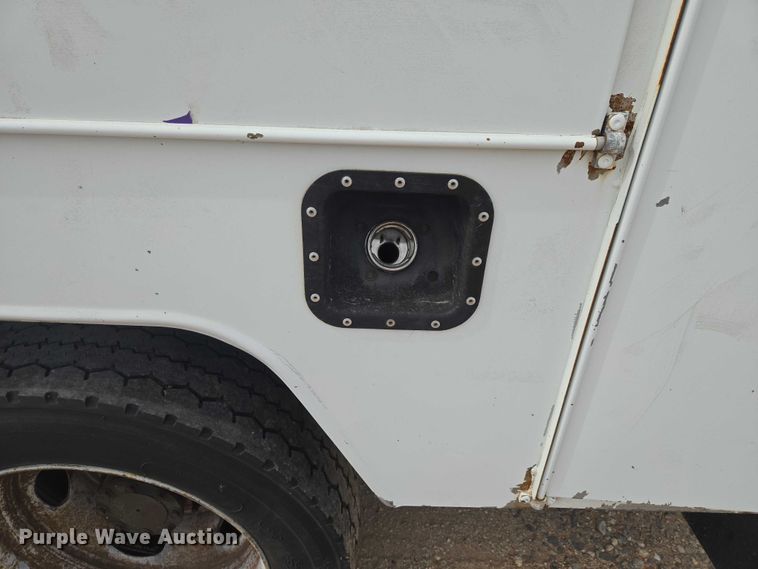 image for item EW0000 2006 Ford F450 Super Duty bucket truck