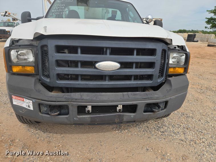 image for item EW0000 2006 Ford F450 Super Duty bucket truck