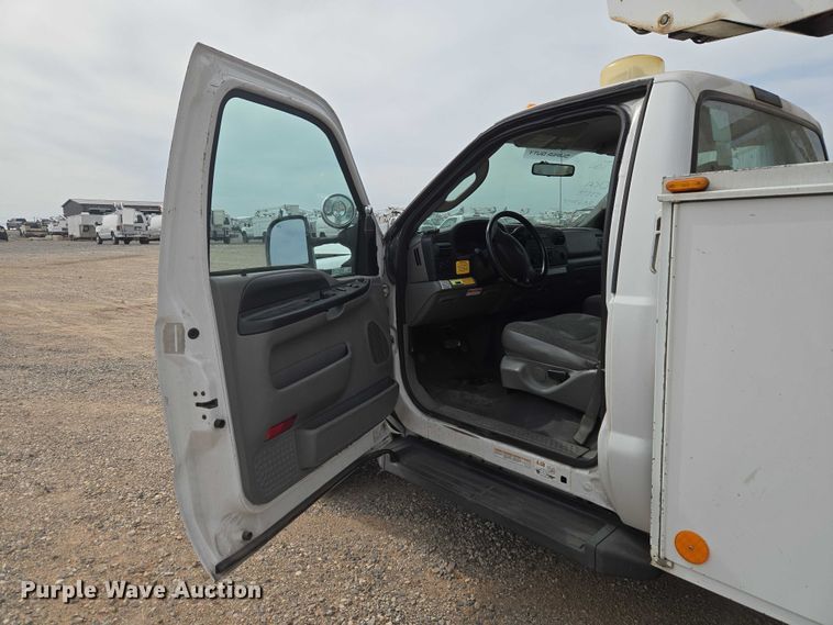 image for item EW0000 2006 Ford F450 Super Duty bucket truck