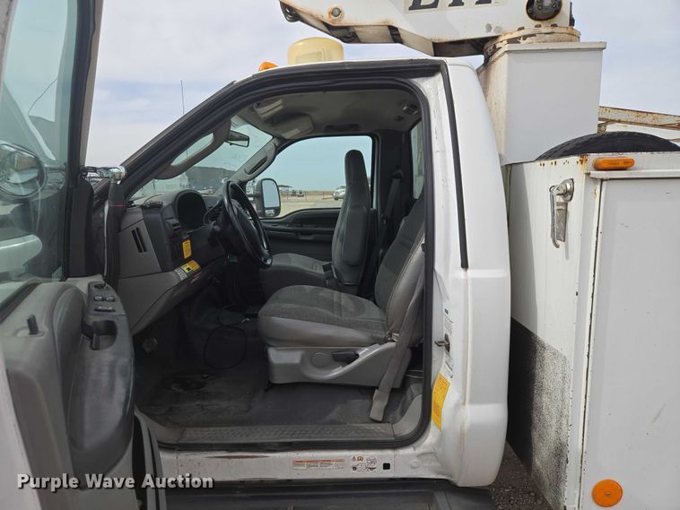 image for item EW0000 2006 Ford F450 Super Duty bucket truck