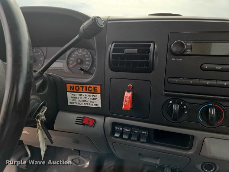 image for item EW0000 2006 Ford F450 Super Duty bucket truck