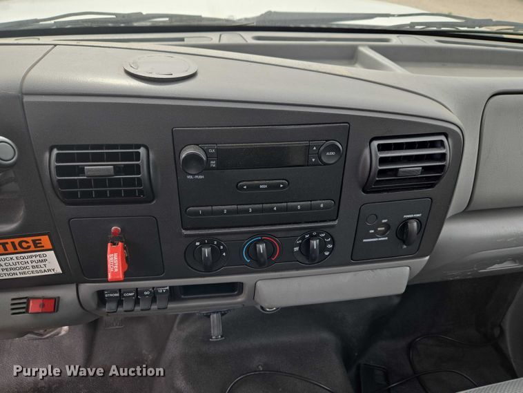 image for item EW0000 2006 Ford F450 Super Duty bucket truck