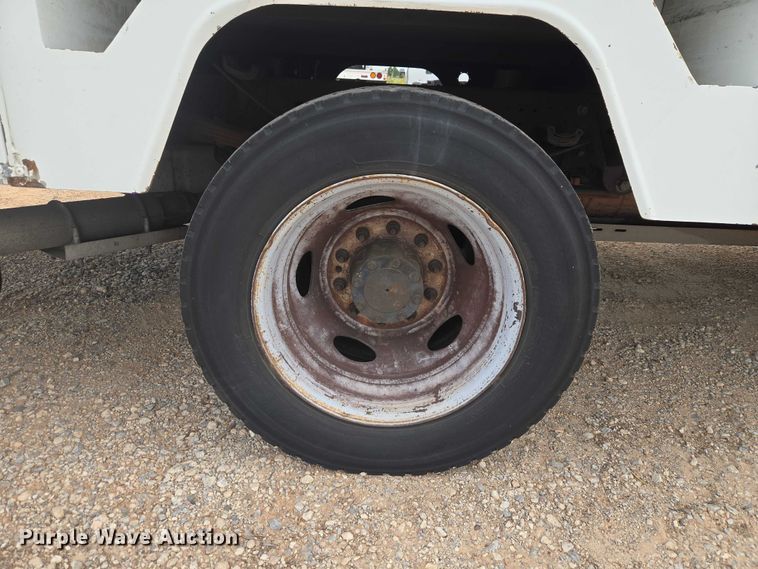 image for item EW0000 2006 Ford F450 Super Duty bucket truck