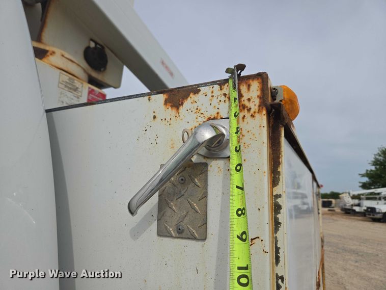 image for item EW0001 2009 Ford F450 Super Duty bucket truck