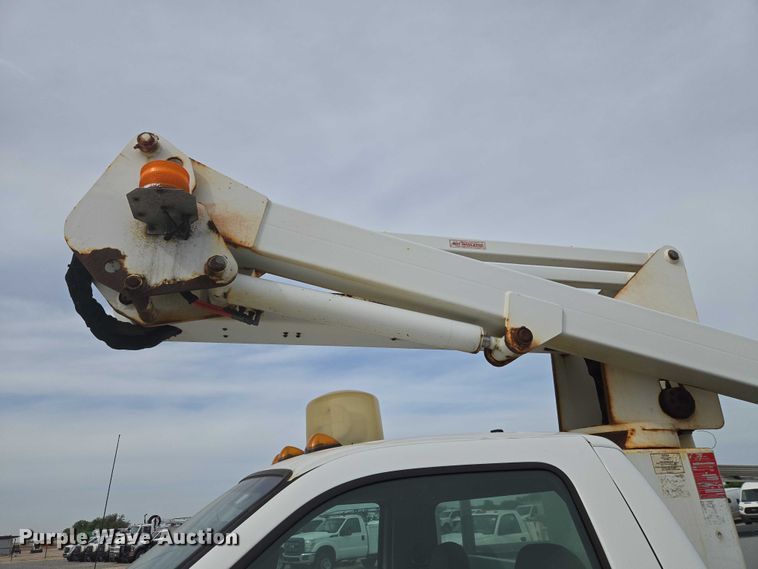 image for item EW0001 2009 Ford F450 Super Duty bucket truck