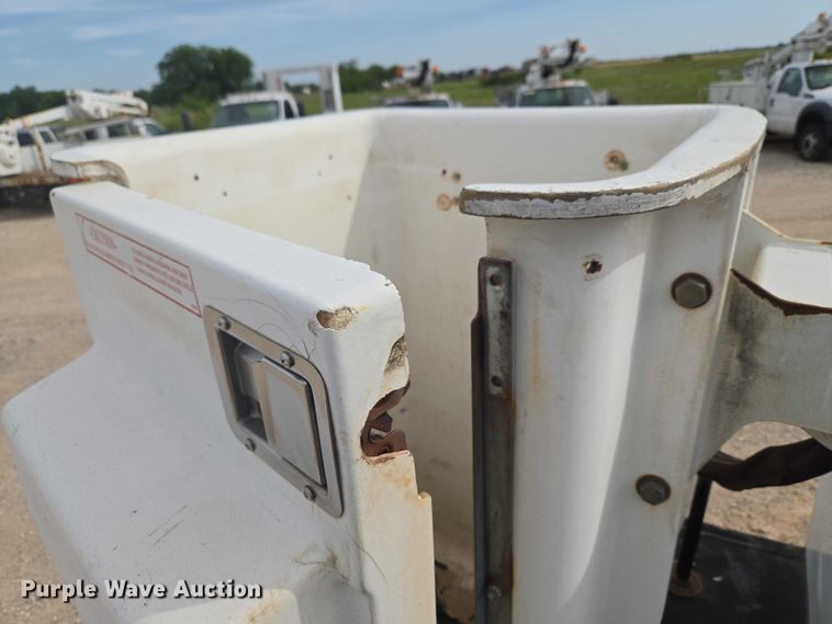 image for item EW0001 2009 Ford F450 Super Duty bucket truck