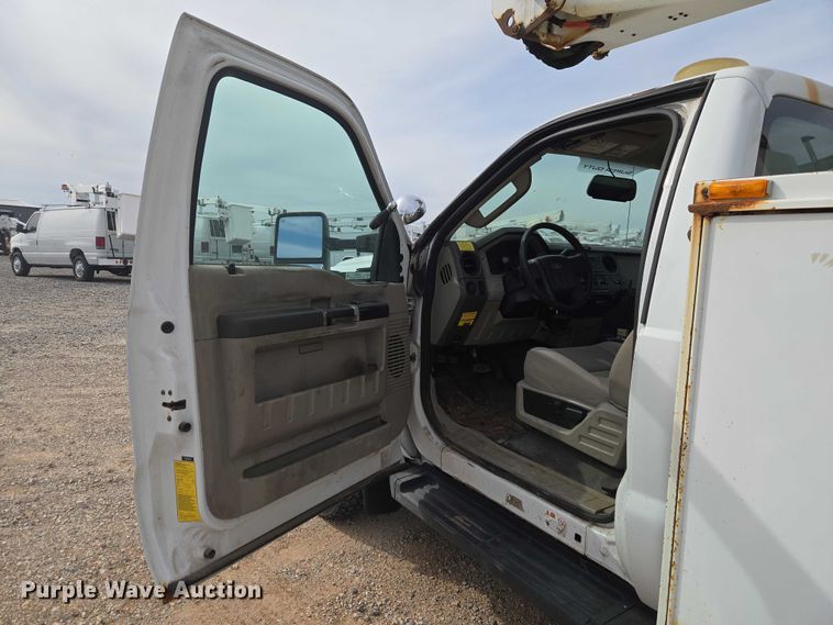 image for item EW0001 2009 Ford F450 Super Duty bucket truck