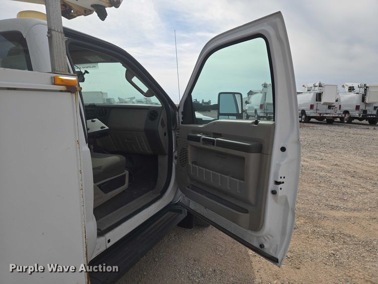 image for item EW0001 2009 Ford F450 Super Duty bucket truck
