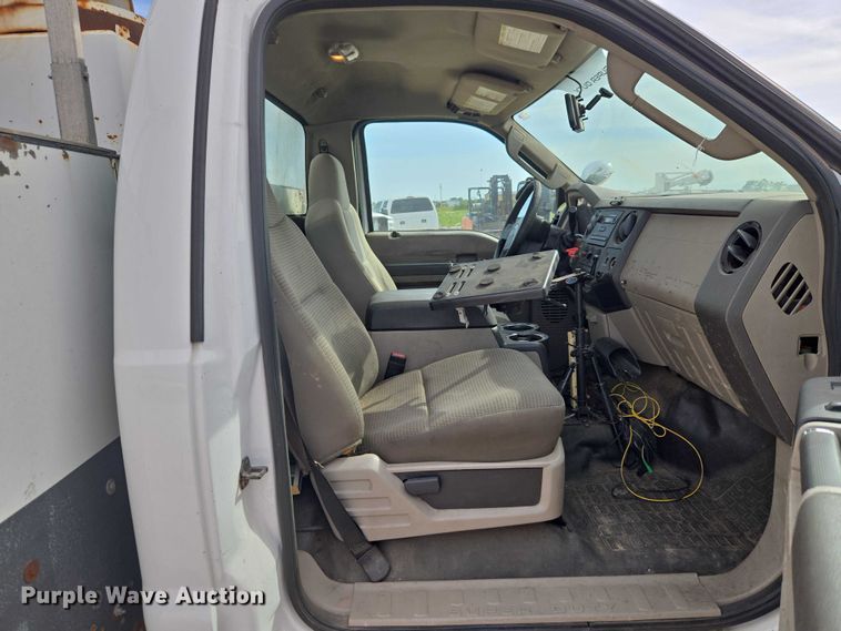 image for item EW0001 2009 Ford F450 Super Duty bucket truck