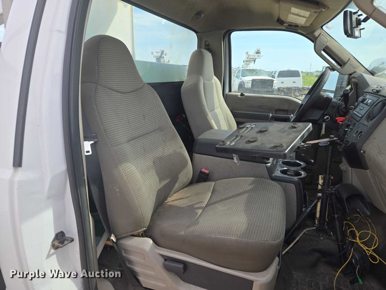 image for item EW0001 2009 Ford F450 Super Duty bucket truck