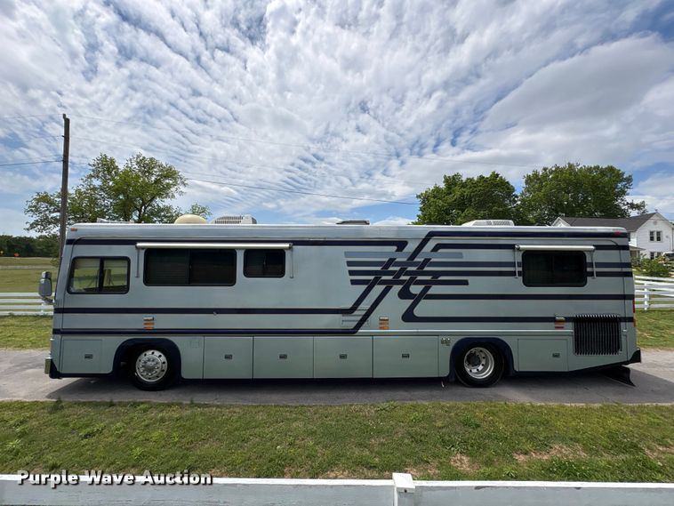 image for item EW0068 1998 Vogue RV