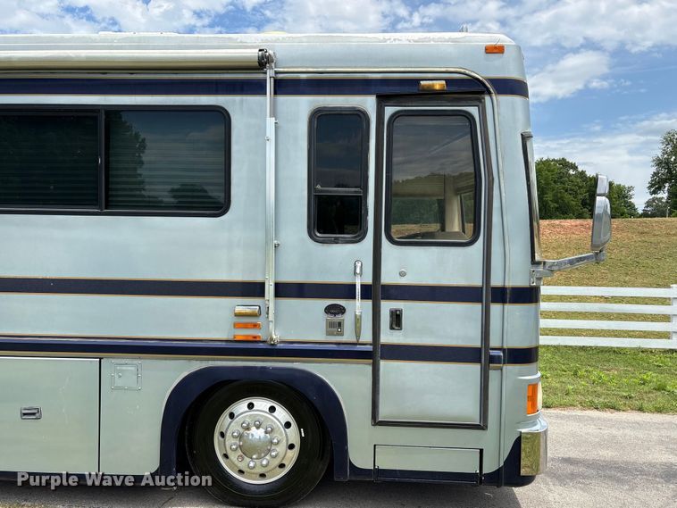 image for item EW0068 1998 Vogue RV