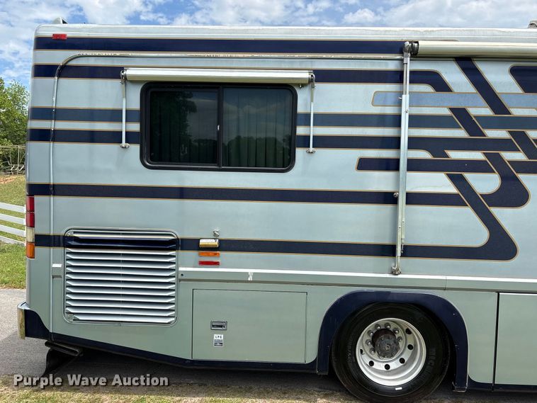 image for item EW0068 1998 Vogue RV