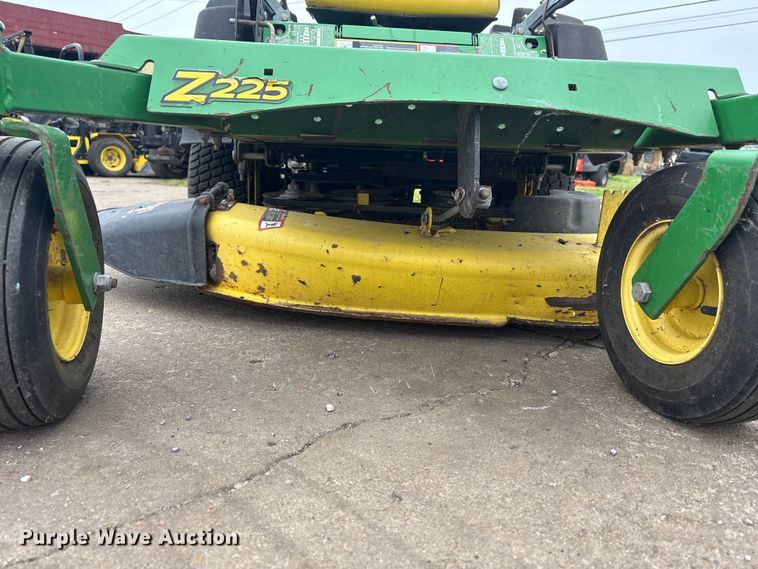 image for item EW0071 2011 John Deere 2225 42C ZTR lawn mower