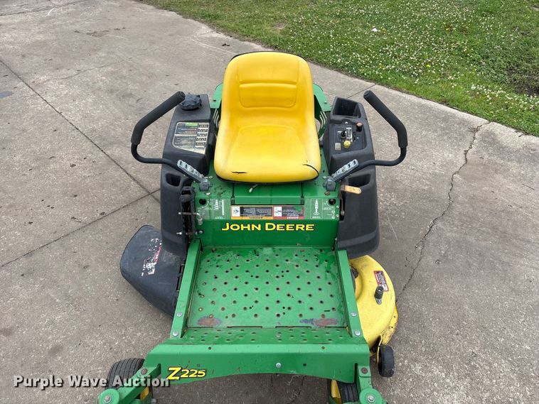 image for item EW0071 2011 John Deere 2225 42C ZTR lawn mower