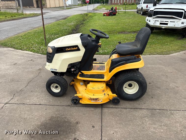 image for item EW0079 Cub Cadet 13WQ91AP0094456936 lawn mower
